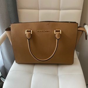 Micheal Kors Handbag
